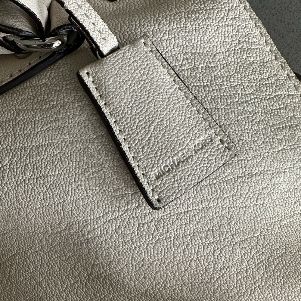 Michael Kors Vanilla Cream Hamilton Padlock Shoulder Bag Tote - Picture 8 of 8